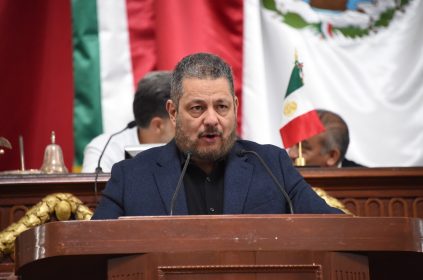 En ese contexto, señaló que millones de personas que dependen del transporte público y se ven obligadas a caminar diariamente por las calles, son más susceptibles a sufrir riesgos en su salud a consecuencia de la falta de protección térmica. FOTO: Especial