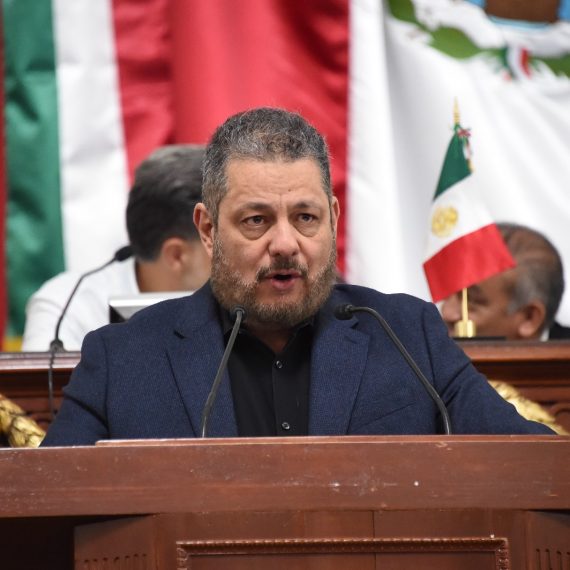 En ese contexto, señaló que millones de personas que dependen del transporte público y se ven obligadas a caminar diariamente por las calles, son más susceptibles a sufrir riesgos en su salud a consecuencia de la falta de protección térmica. FOTO: Especial