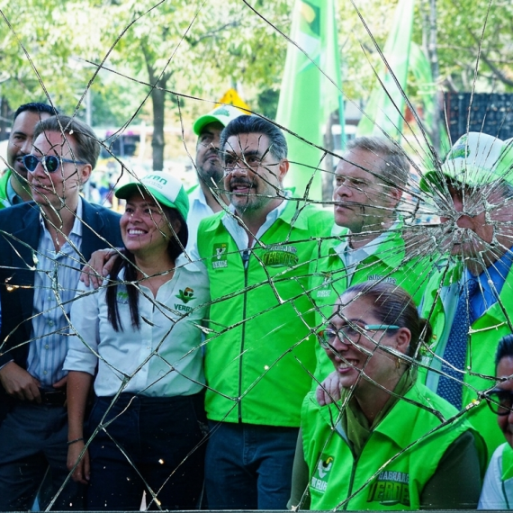 En realidad, es la desesperación de que con nada llaman la atención de la Jefatura de Gobierno. “Yo te terminé, no tu a mí”, acaso es el mensaje político que quiere enviar el PVEM, como para no sentirse despechado. Es de facto la ruptura del PVEM con Morena en la CDMX. No irán juntos en 2027. FOTO: Especial – Edición IA Gemini