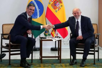 Los presidentes de España, Pedro Sánchez y Brasil, Luis Inácio Lula da Silva dejaron un mensaje claro sobre la unidad que debe existir entre los continentes para defender con convicción, la apertura, la confianza mutua y sobre todo el no a la guerra. FOTO: Especial