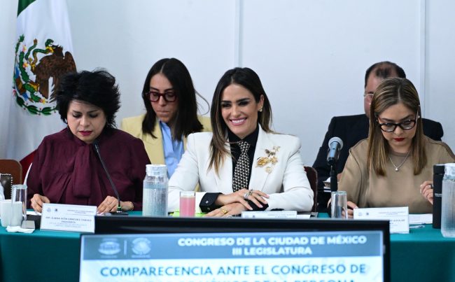 Pero tres Doritos después, o sea el 29 de abril, la narrativa cambió: desde ese día está Morena contra la pared, luego de que la Corte del Sur de Nueva York solicitó la detención con fines de extradición del gobernador morenista de Sinaloa, Rubén Rocha Moya; del senador Enrique Inzunza y otros ocho funcionarios y exfuncionarios. FOTO: Especial