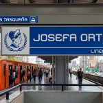 Bien podría concretarse la idea de que le cambien de nombre a la estación Villa de Cortés. Aquí les damos una propuesta de nuevo nombre: estación “Josefa Ortiz”, que le da identidad local, pues a 100 metros se ubica la colonia que lleva ese nombre. FOTO: Render IA Gemini