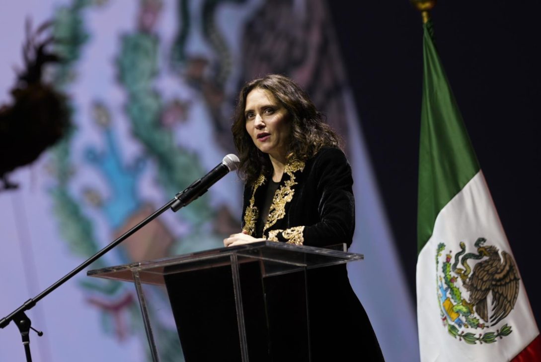 Es insólito, señala, que Sheinbaum “amenace a una representante política de otro país porque no esté de acuerdo con sus ideas, y no actúe con el respeto con el que ella es recibida en España. La deriva totalitaria y violenta de México conduce al país a graves episodios antidemocráticos como el que se vive hoy.” FOTO: Especial