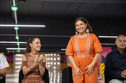 La Jefa de Gobierno, Clara Brugada Molina, afirmó que la remodelación integral del Aeropuerto Internacional de la Ciudad de México (AICM) representa una obra estratégica para fortalecer la conectividad, la competitividad y el desarrollo del país, al tratarse de la principal puerta de entrada de México al mundo y uno de los aeropuertos más importantes de América Latina. FOTOS: Especial