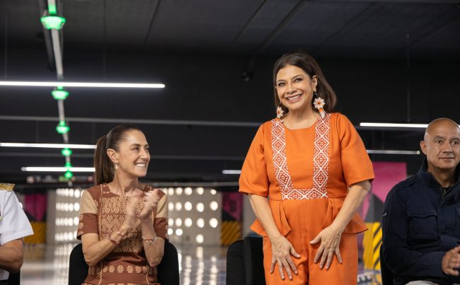 La Jefa de Gobierno, Clara Brugada Molina, afirmó que la remodelación integral del Aeropuerto Internacional de la Ciudad de México (AICM) representa una obra estratégica para fortalecer la conectividad, la competitividad y el desarrollo del país, al tratarse de la principal puerta de entrada de México al mundo y uno de los aeropuertos más importantes de América Latina. FOTOS: Especial