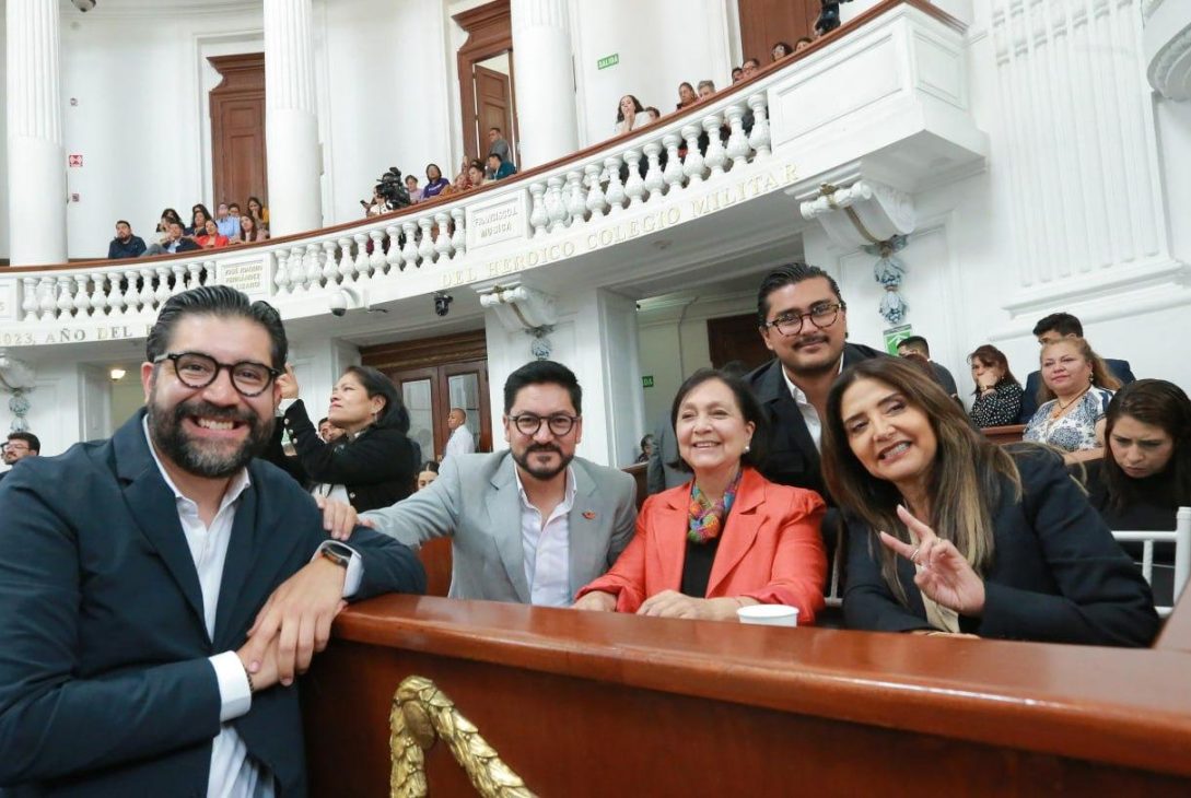 A MC le falta definición. No está en condiciones de ganar una sola Alcaldía, ni diputación en 2027 en la CDMX, y habrá que estar a la expectativa de si harán alianza con Morena, contra Morena, o serán esquiroles de Morena. Ya se verá. FOTOS: Especial