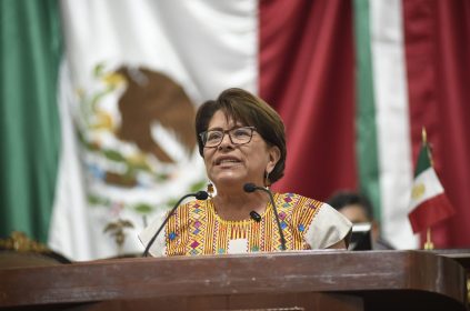 La diputada local de Morena, Martha Ávila, celebró la aprobación de la reforma Constitucional que va a impedir que un gobierno extranjero pueda intervenir en los procesos electorales de México y altere la voluntad popular. FOTO: Especial