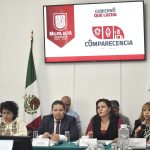 Óscar V. Machado / CDMX Magacín Al comparecer ante las comisiones unidas de Alcaldías y Límites Territoriales, y de Administración Pública Local del Congreso de la Ciudad de México, el Alcalde de Milpa Alta, José Octavio Rivero Villaseñor, planteó realizar una reunión de los 16 alcaldes y alcaldesas con esta soberanía capitalina para analizar el presupuesto que se destinan cada año a las demarcaciones. Argumento que en el caso de Milpa Alta los recursos no son suficientes para atender las demandas de los más de 160 mil habitantes que viven en esta jurisdicción del sur de la capital del país, a pesar de que en los últimos 2 años se ha incrementado 150 millones de pesos por año, estos incrementos se van para cubrir el déficit de la alcaldía, del capítulo 1000 principalmente, que corresponde a los salarios, más la inflación. “Del año 2025 yo calculo que nos quedó como 1.5, 2% de presupuesto real para canalizar hacia la ciudadanía. En mi caso particular, nosotros necesitamos al menos un aumento de 10% en el presupuesto anual”. Ante eso, en el Salón Herberto Castillo del recinto parlamentario capitalino, el edil propuso realizar una reunión de los 16 alcaldes con los diputados para analizar cuánto es lo qué se va a gastar al año, tomando en cuenta la inflación que se aumenta en salarios, “a partir de eso, que nos puedan dar un planteamiento de un aumento real para que nosotros podamos tener mejores programas, podamos aumentar obra pública, mas recursos a otras partidas para incrementar el nivel de vida de las personas”. En su comparecencia, Rivero Villaseñor recalcó que su gobierno ha reducido la inseguridad en 18%, porque se han incrementado diversas acciones como la adquisición de 3 patrullas pick up, 20 motopatrullas, la implementación del programa “Barrio alerta” con el cual se han concretado 251 asambleas vecinales, se construyeron 3 casetas de vigilancia en 3 de los 12 pueblos originarios. Añadió que su gobierno construyó un centro de monitoreo con capacidad para 1,200 cámaras, “ya se colocaron 300 y este año instaremos 450, lo que ha permitido ser la alcaldía con mayor respuesta en detención de delincuentes, pues de cada 2 delitos, en uno se detiene al responsable”. Añadió que se destinaron 40 millones de pesos para rehabilitar 7 plazas púbicas, así como para construir un parque ecoturístico en San Juan Tepenahuac, además se canalizaron 12 millones de pesos para rehabilitar los caminos rurales y reparar 13 mil baches en toda la demarcación, 8.5 millones para rehabilitar banquetas.   Al destacar que Milpa Alta fue en 2025 la única alcaldía que no padeció inundaciones, Rivero Villaseñor señaló que implementó el programa Operación Desagüe con un presupuesto de 10 millones de pesos, que también usó para dar mantenimiento a 33 barrancas. “También ayudó a esto que adquirimos 5 nuevos camiones de basura”. En Desarrollo social, destacó la puesta en marcha del programa “Bebe Digno”, único en la ciudad y en el país, con la construcción de 10 Bebetecas que benefician a más de 2 mil infantes (de 0 a 10 años) con actividades como estimulación y aprendizaje de habilidades cognitivas, sociales y emocionales, incluso se les otorga clases de náhuatl. Este programa recibió el Premio Intercontinental de Alcaldes y Gobernadores, otorgado por el Consejo de Líderes y Empresarios a Nivel Internacional. Añadió que en el año 2025 su gobierno apoyó con 13 mil pesos a productores de nopal con lo cual canalizó 72 millones de pesos y en 2026 estos recursos crecieron a 76 millones de pesos para darles 14 mil pesos, “pero con el apoyo del gobierno capitalino, cada productor recibirá 17 mil pesos”. Rivero Villaseñor destacó la implementación del programa “Protectora de la Salud” que tiene el objetivo de atender a 10 mil milpatenses. En su primera parte cuenta con una clínica que ofrece servicios gratuitos de medicina general, odontología, laboratorio clínico, servicios de optometría. Apuntó que con el esquema “Alimento digno” en 2025 se beneficiaron a 13,500 personas con la entrega de una despensa, se entregaron 250 apoyos a personas con discapacidad, 400 aparatos auditivos y andaderas. Con miras al Mundial de Futbol 2026, el edil dijo que se buscará aprovechar que el Estadio Azteca se encuentra a 40 minutos de la demarcación, por lo que se rehabitaron diversas centros deportivos, se cuentan con 21 rutas turísticas del mole, nopal, miel, zona verdes, “muy pronto vamos a inaugurar el Museo de la Comida de Milpa Alta, tenemos el programa “Milpa Cultura” que se despliega en los 12 pueblos de la demarcación con actividades musicales, artísticas y de desarrollo como Yoga en el bosque o serenidad verde. Durante la comparecencia participaron las diputadas Elizabeth Mateos Hernández, presidenta de la Comisión de Administración Pública Local, Ileana Sánchez Chávez, presidenta de la Comisión de Alcaldías y Límites Territoriales, así como las legisladoras Leticia Haro Jiménez, Tania Larios Pérez, Luisa Ledezma Alpízar, Diana Barragán Sánchez, Yolanda García Ortega, así como el diputado Federico Chávez Semerena.