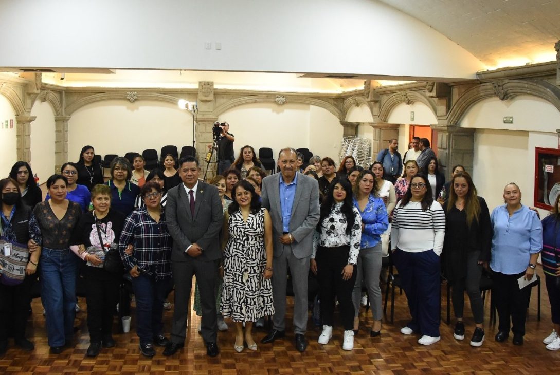 El “Curso de Formación Política para Mujeres Sindicalistas” se llevó a cabo en el Auditorio “Benito Juárez”, ubicado en el edificio “Zócalo” del Congreso local, y fue impartido por la activista y feminista Wendy Castalia.