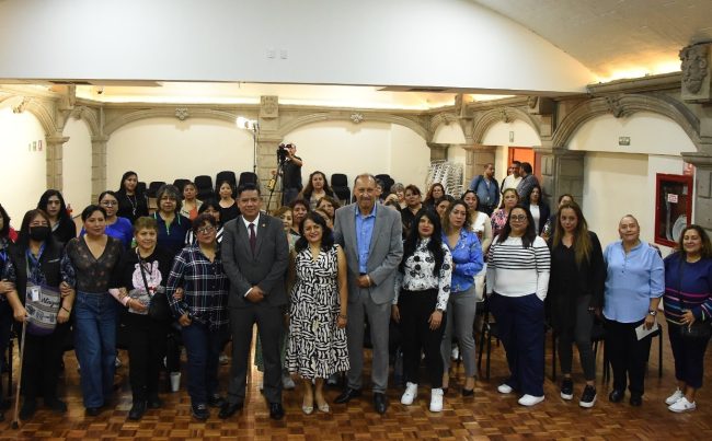 El “Curso de Formación Política para Mujeres Sindicalistas” se llevó a cabo en el Auditorio “Benito Juárez”, ubicado en el edificio “Zócalo” del Congreso local, y fue impartido por la activista y feminista Wendy Castalia.