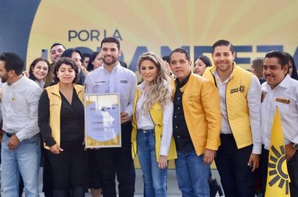 La presidenta del PRD Ciudad de México, Nora Arias participó este fin de semana en una importante reunión del Bloque Nacional del PRD, que aglutina a 10 dirigentes estatales. Fue en Michoacán, donde el presidente estatal, Octavio Ocampo Córdova se destapó para competir por la gubernatura de la entidad. FOTOS: Especial