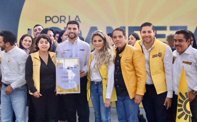 La presidenta del PRD Ciudad de México, Nora Arias participó este fin de semana en una importante reunión del Bloque Nacional del PRD, que aglutina a 10 dirigentes estatales. Fue en Michoacán, donde el presidente estatal, Octavio Ocampo Córdova se destapó para competir por la gubernatura de la entidad. FOTOS: Especial