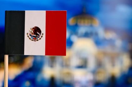 Atentos al próximo pitazo inaugural entre México y Sudáfrica en el Estadio Azteca, el Mundial de Fútbol 2026 se perfila como el evento económico más significativo para México en los últimos años por lo que las Pymes deben capitalizarse para poder atender a los turistas tanto locales como extranjeros de manera óptima. IMAGEN: Especial