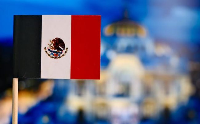 Atentos al próximo pitazo inaugural entre México y Sudáfrica en el Estadio Azteca, el Mundial de Fútbol 2026 se perfila como el evento económico más significativo para México en los últimos años por lo que las Pymes deben capitalizarse para poder atender a los turistas tanto locales como extranjeros de manera óptima. IMAGEN: Especial