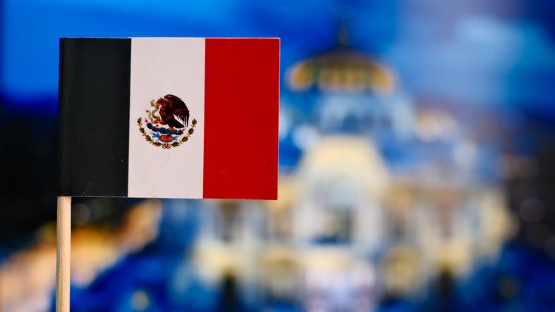 Atentos al próximo pitazo inaugural entre México y Sudáfrica en el Estadio Azteca, el Mundial de Fútbol 2026 se perfila como el evento económico más significativo para México en los últimos años por lo que las Pymes deben capitalizarse para poder atender a los turistas tanto locales como extranjeros de manera óptima. IMAGEN: Especial